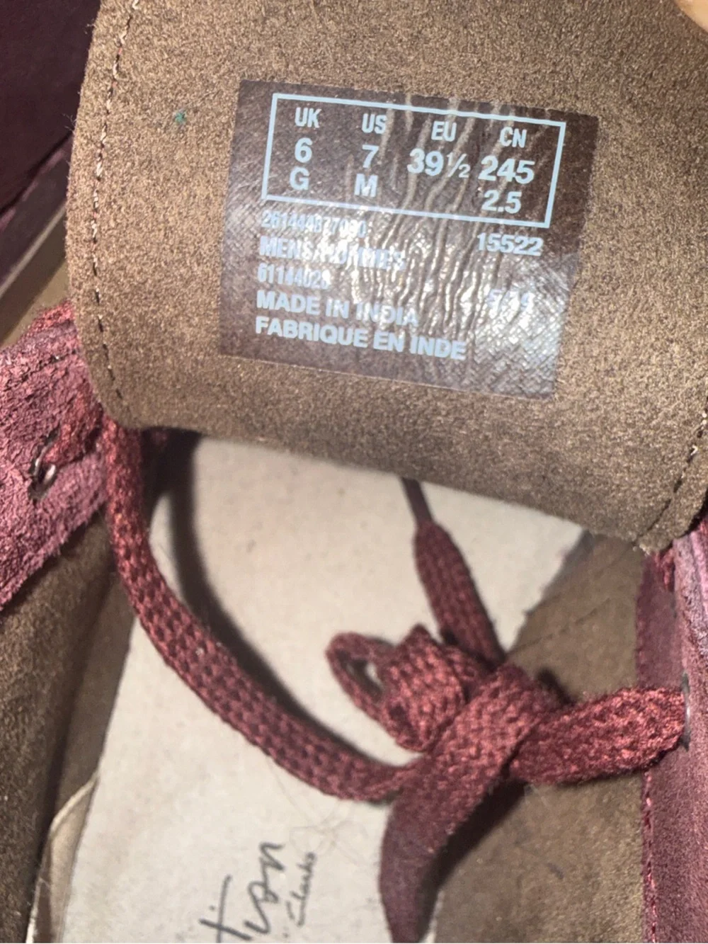 Clarks Plum Suede Desert Chukka Boots Size 7